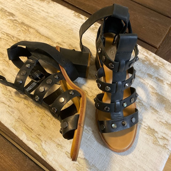 UGG Shoes - UGG Macayla Sandals